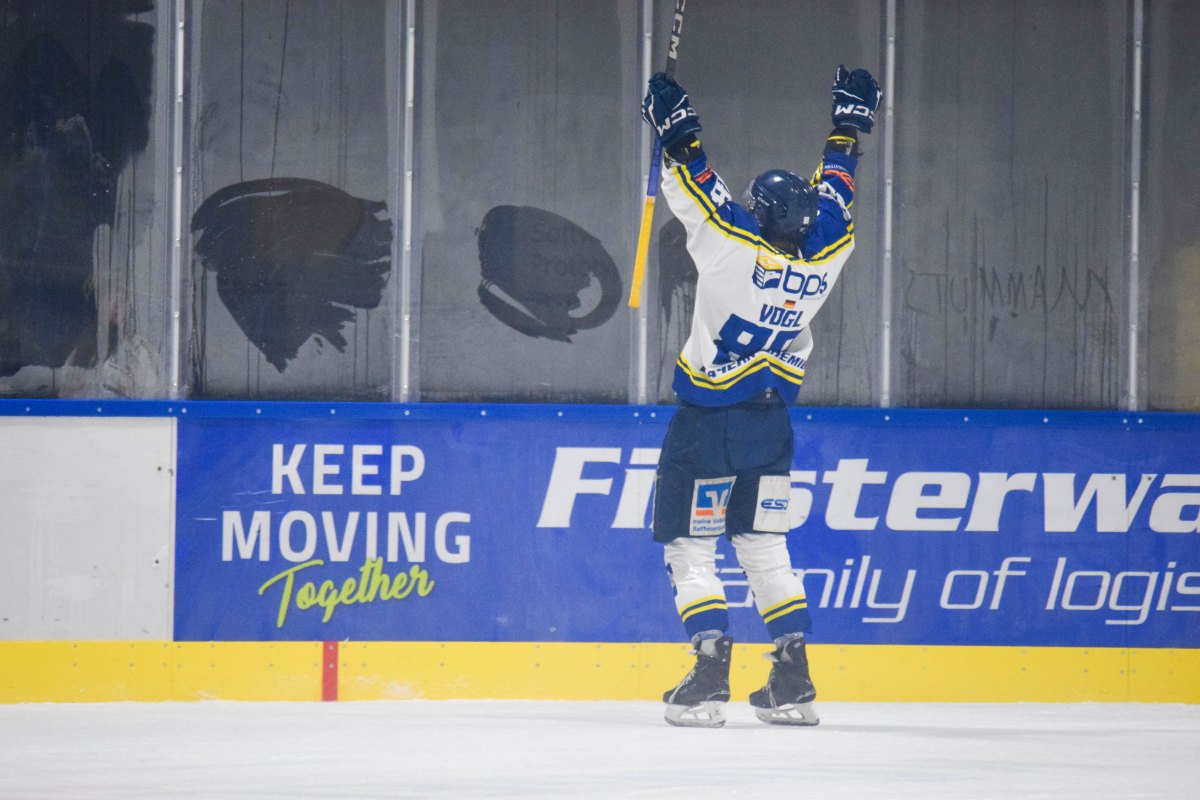 Eishockey BL: Mit Kampf und Klasse: EHC Waldkraiburg sichert sich Platz acht und Heimrecht